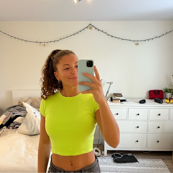 Aritzia TNA flash green - Picture 3 of 6